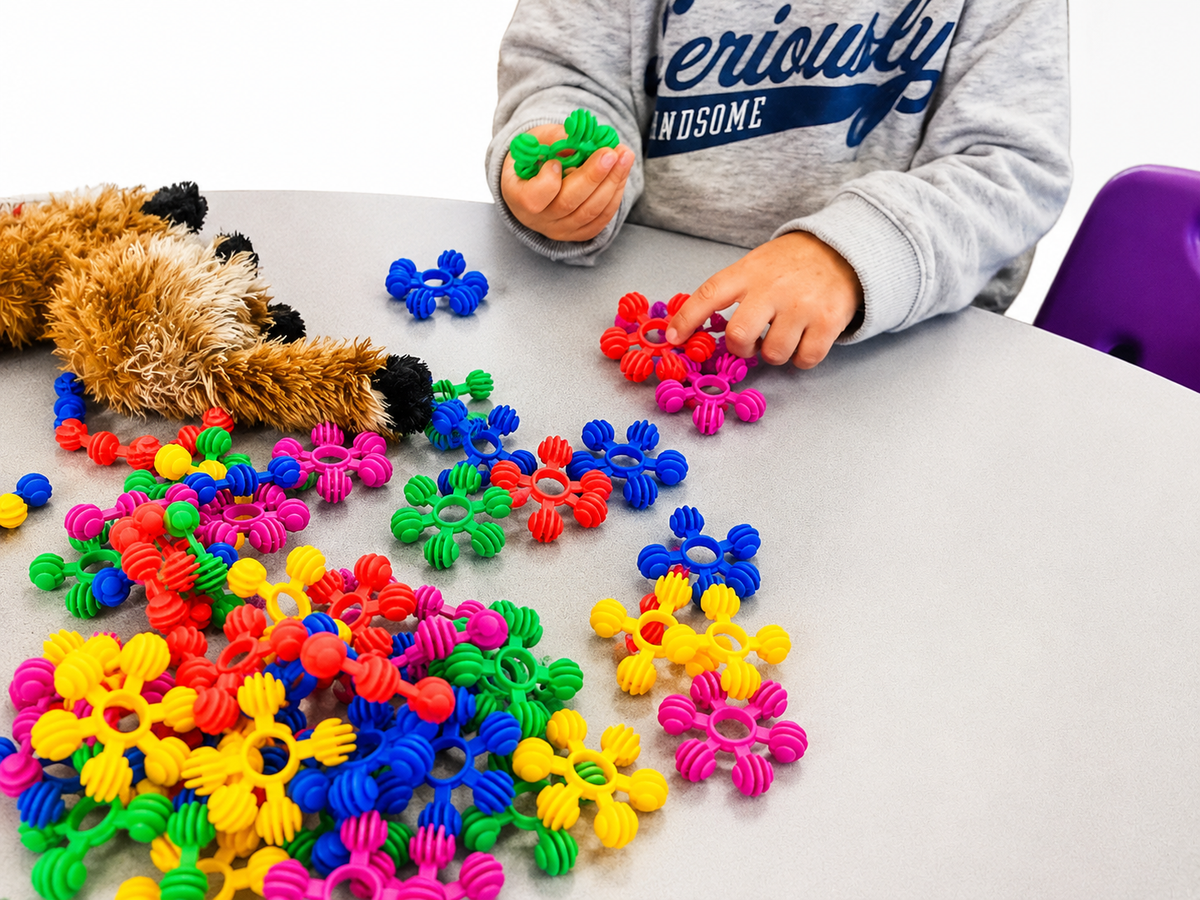 Star Flex Creative Connecting Construction Kit for Kids by Skoolzy