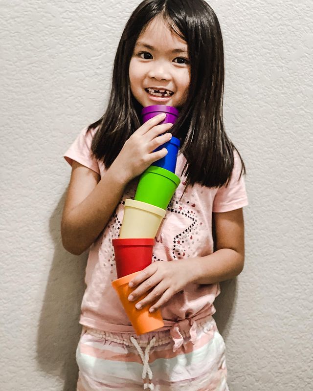 6 Rainbow Primary Color Identification, Sorting and Matching Cups by Skoolzy