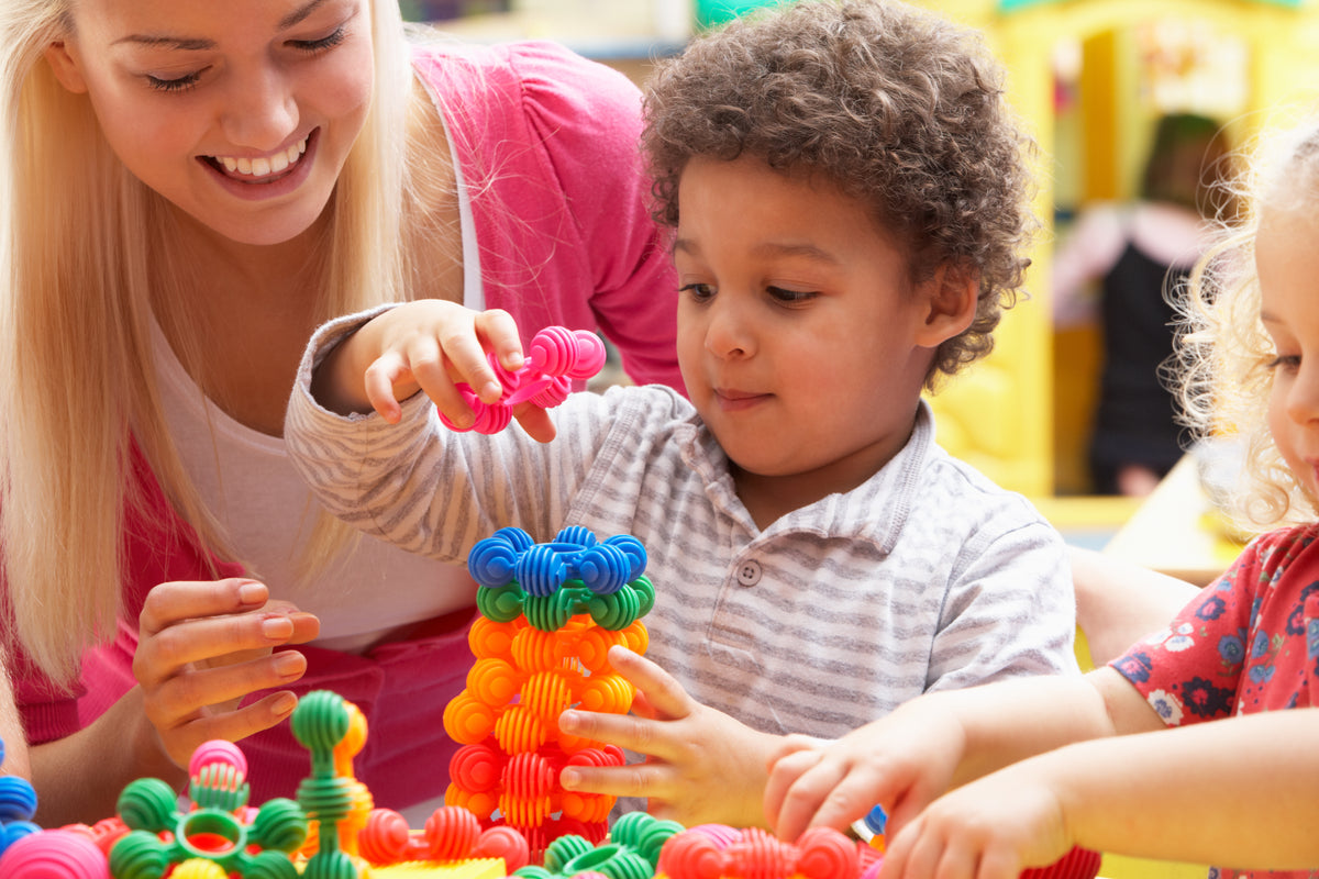Star Flex Creative Connecting Construction Kit for Kids by Skoolzy